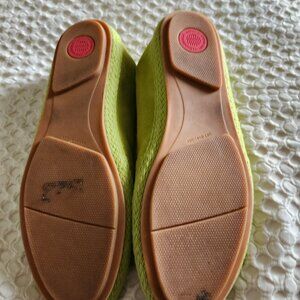 FITFLOP GREEN SUEDE SLIP ONS. SIZE 9